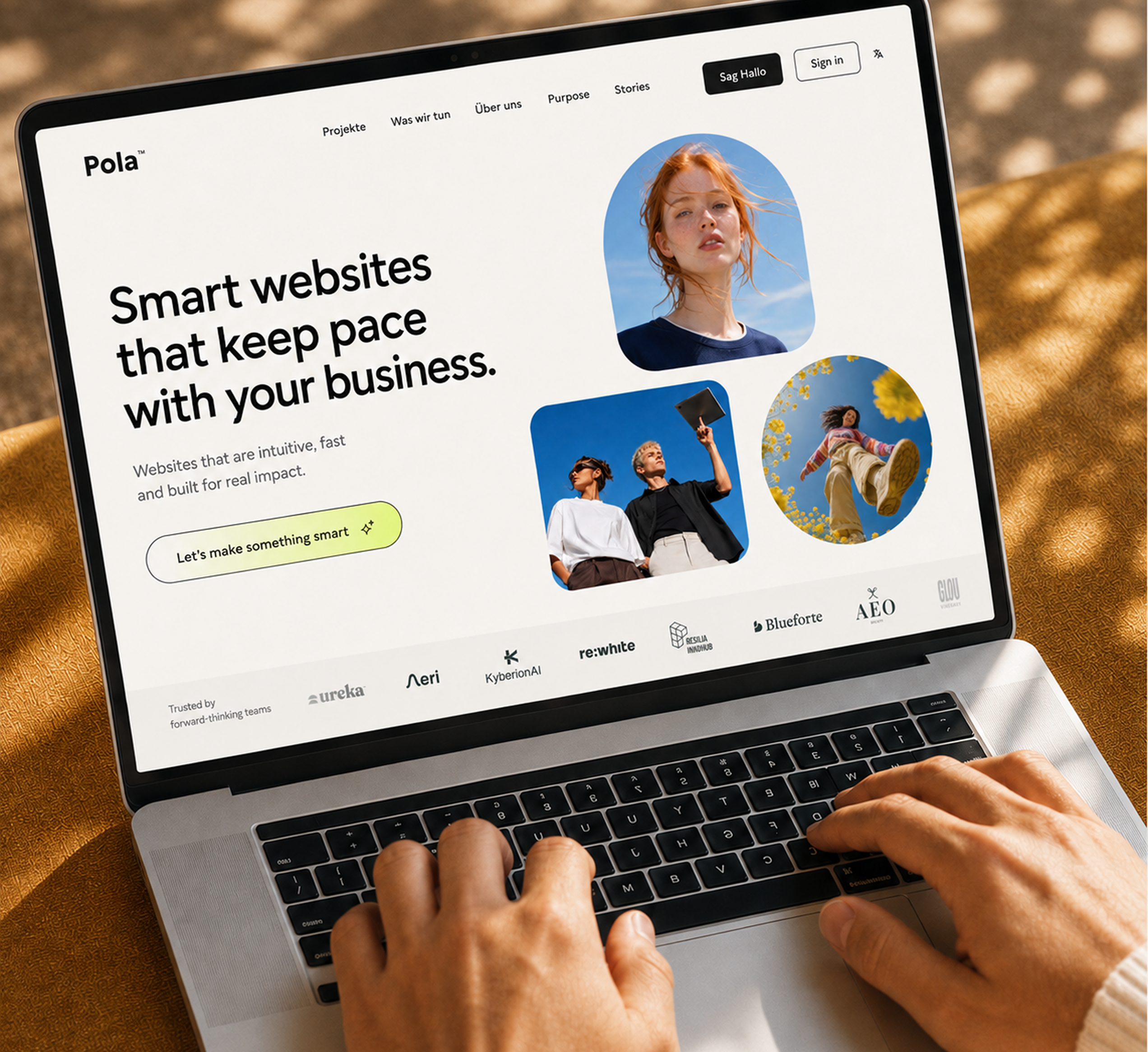 Laptop mit Pola-Website und Webdesign-Beispiel